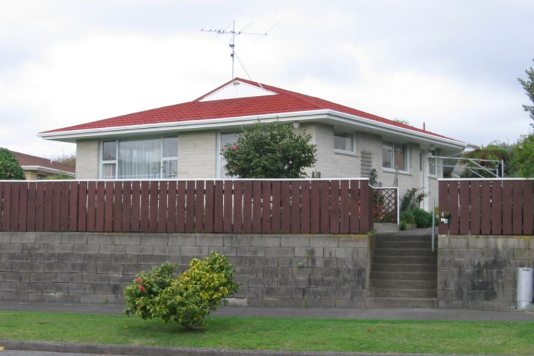 Photo of property in 5 Wakefield Grove, Waikanae, 5036