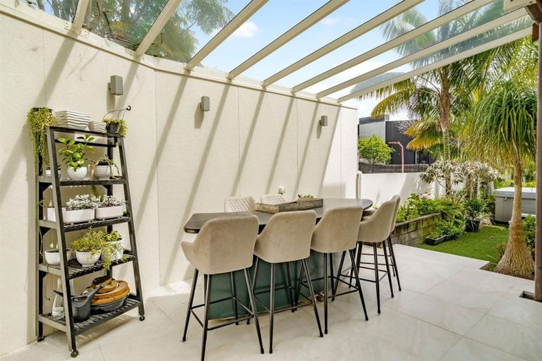 Photo of property in 18a Tiri Road, Milford, Auckland, 0620