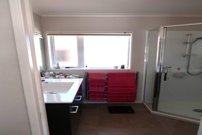 Photo of property in 36 Gillett Place, Botany Downs, Auckland, 2014