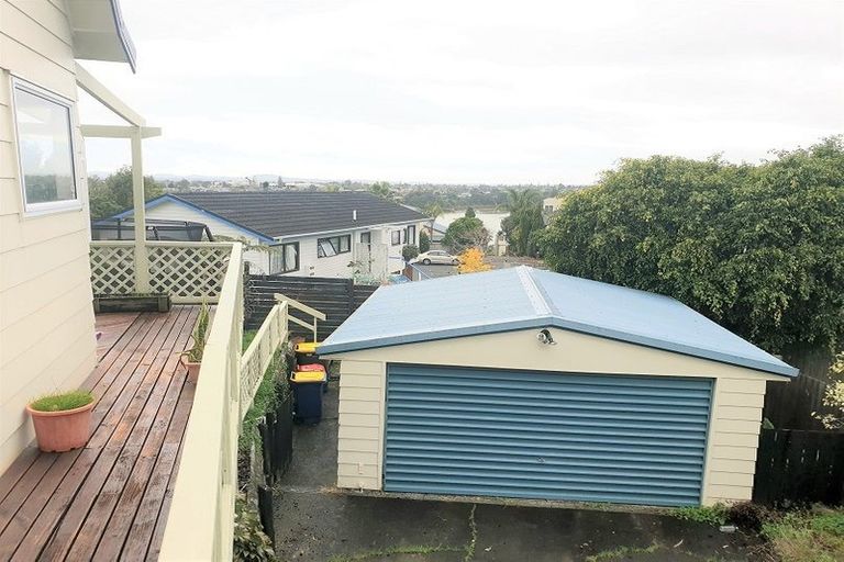 Photo of property in 6 Da Vinci Place, West Harbour, Auckland, 0618
