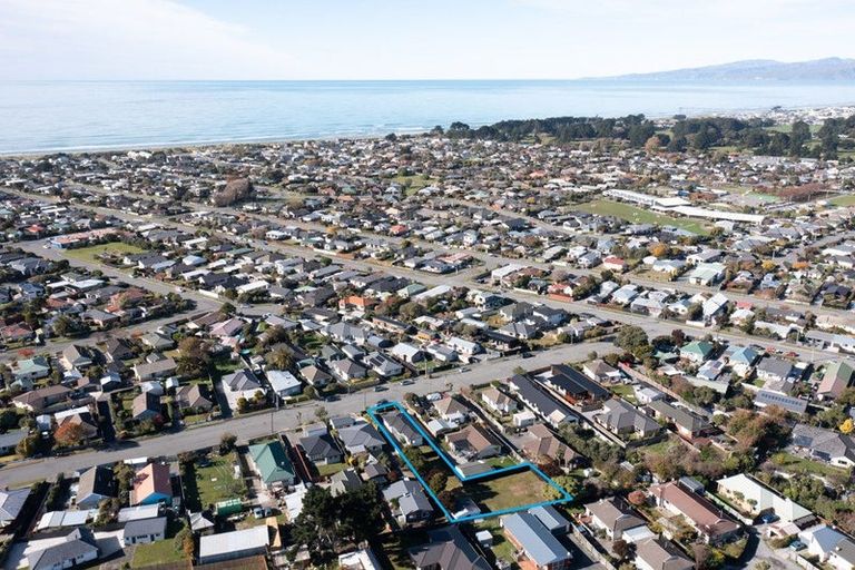 Photo of property in 17 Woodgrove Avenue, North New Brighton, Christchurch, 8083