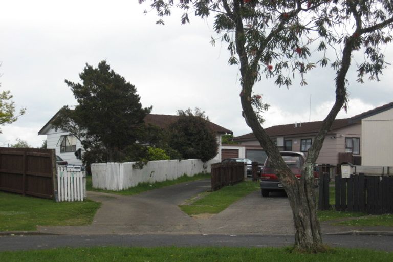 Photo of property in 2/26 Tamworth Close, Manurewa, Auckland, 2102