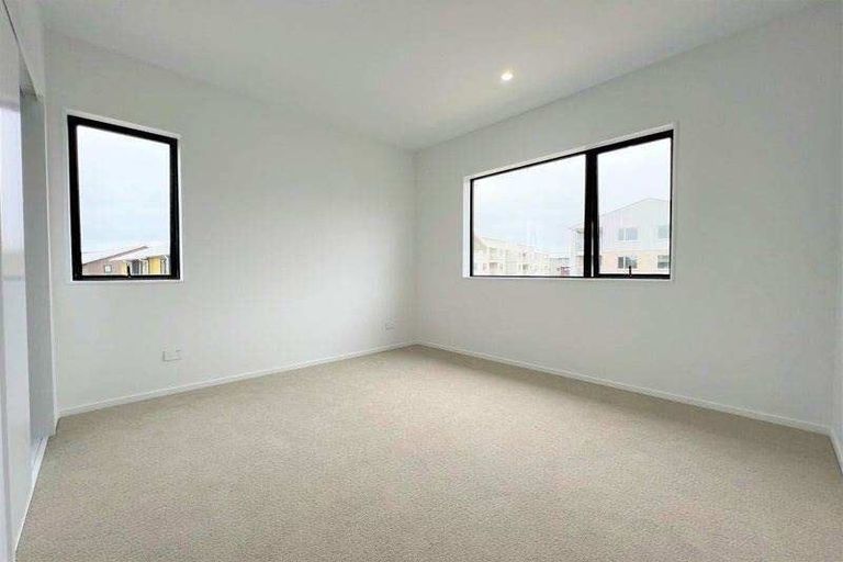 Photo of property in 35 Eileen Newey Place, Henderson, Auckland, 0612