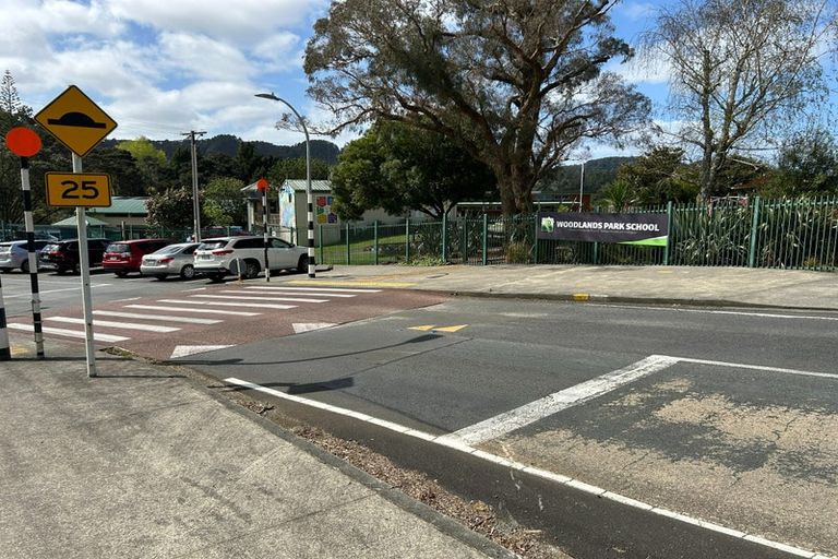 Photo of property in 223 Woodlands Park Road, Titirangi, Auckland, 0604