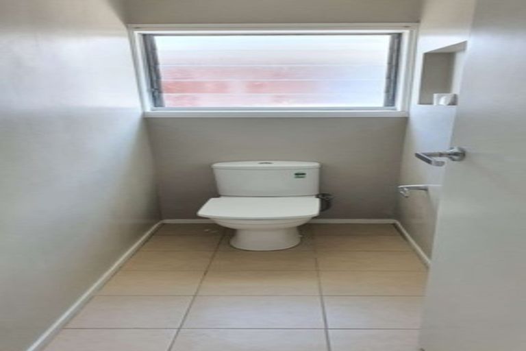 Photo of property in 98 Botany Road, Botany Downs, Auckland, 2010