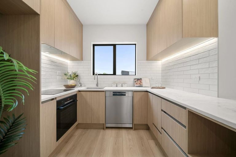 Photo of property in 13 Rengarenga Rise, Fairview Heights, Auckland, 0632