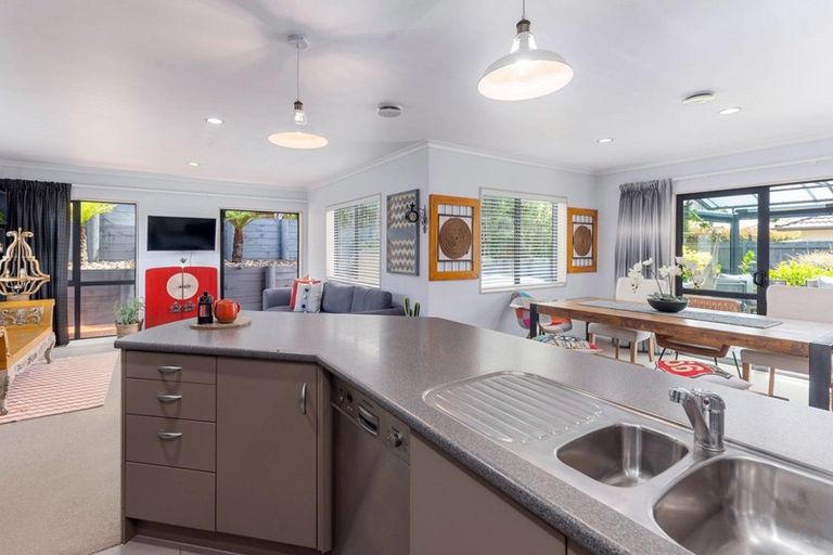 Photo of property in 17 Great Road West, Matipo Heights, Rotorua, 3015