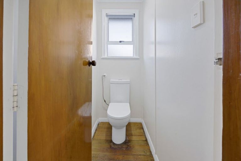 Photo of property in 22 Whitcombe Road, Opunake, 4616