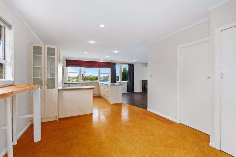 Photo of property in 12 Webb Place, Forrest Hill, Auckland, 0620