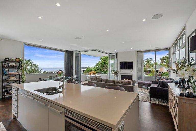 Photo of property in 2/2a Earnoch Avenue, Takapuna, Auckland, 0622