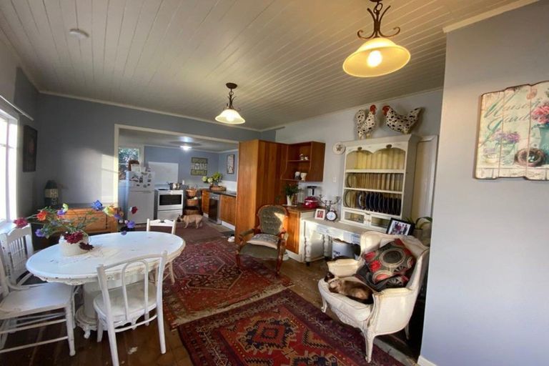 Photo of property in 2 York Street, Eltham, 4322