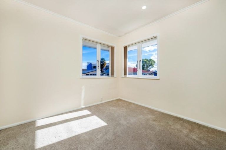 Photo of property in 11 Martin Road, Manurewa, Auckland, 2102