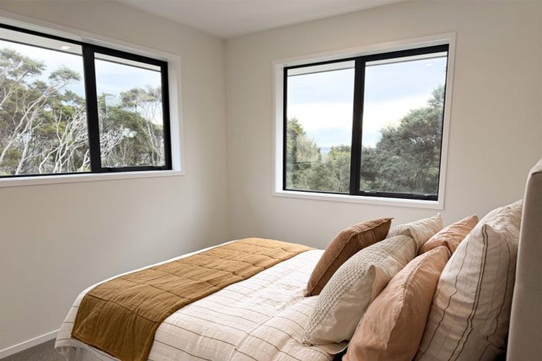 Photo of property in 11 Ti Tree Lane, Stanmore Bay, Whangaparaoa, 0932