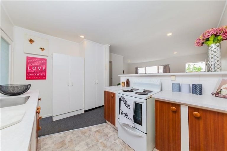 Photo of property in 2/31 Bowater Place, Manurewa, Auckland, 2102