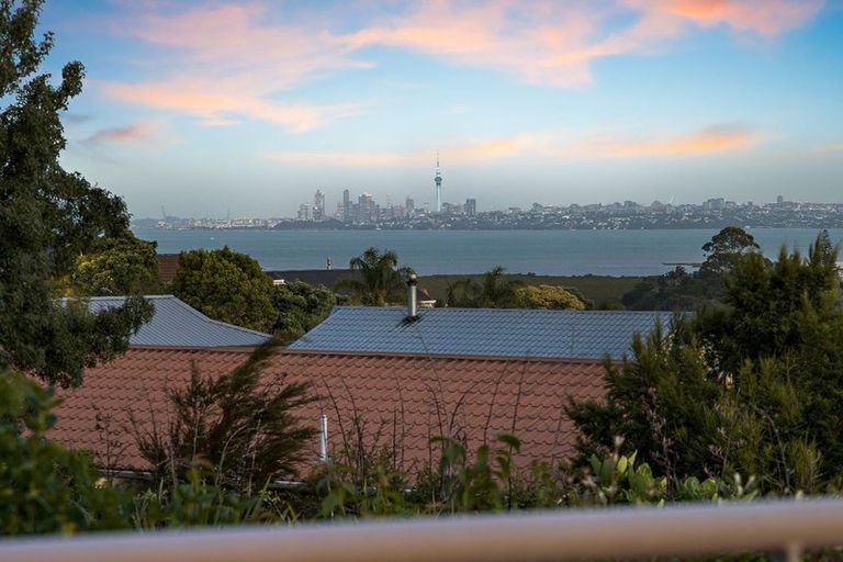 Photo of property in 8 Graceview Way, West Harbour, Auckland, 0618