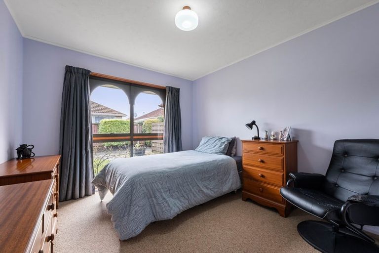 Photo of property in 22 Broadfell Avenue, Avonhead, Christchurch, 8042