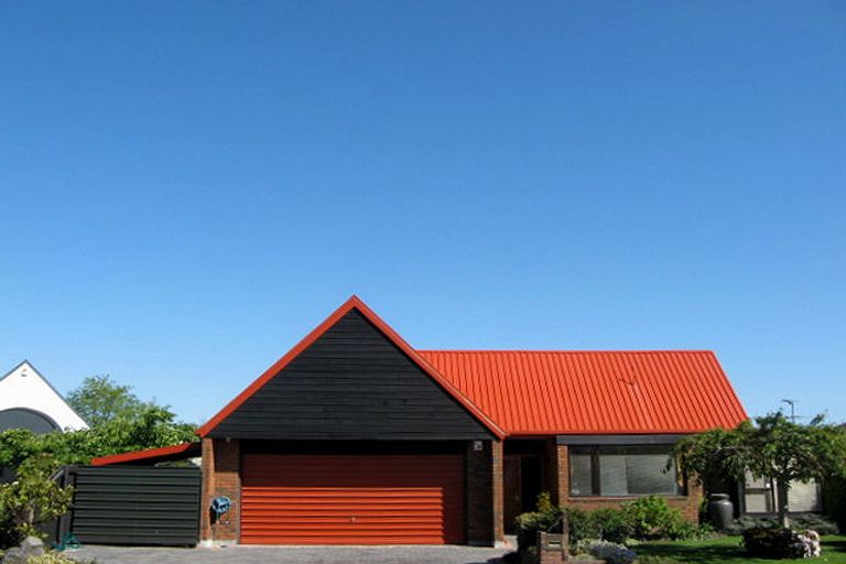 Photo of property in 11 Goodall Place, Redwood, Christchurch, 8051