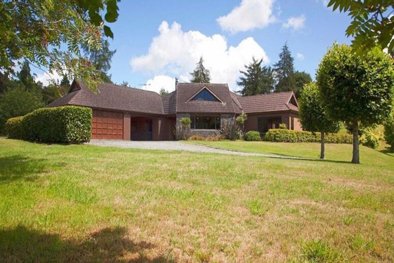 Photo of property in 200 Gillespie Place, Acacia Bay, Taupo, 3385