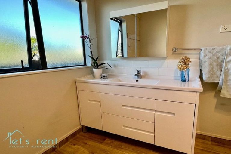 Photo of property in 52 Rosella Road, Mangere East, Auckland, 2024