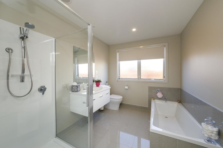 Photo of property in 3 Newmarket Lane, Awapuni, Palmerston North, 4412