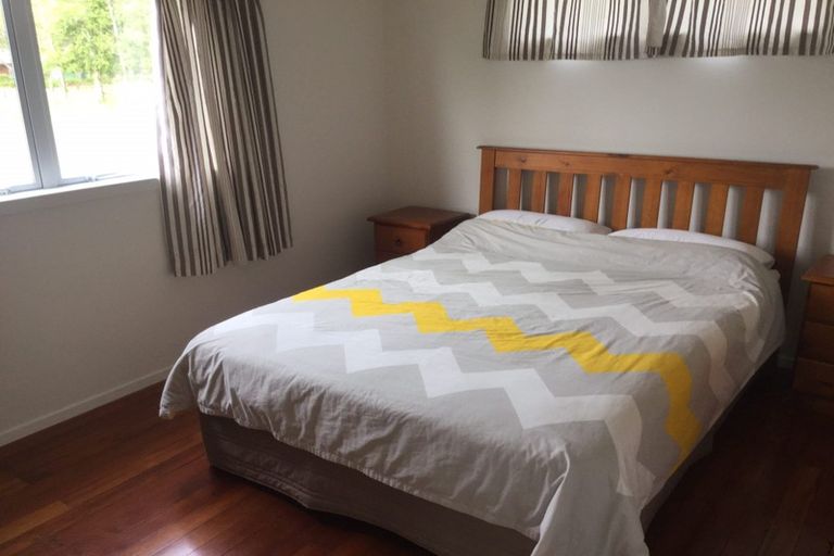 Photo of property in 60 Lathrope Road, Kumeu, 0892