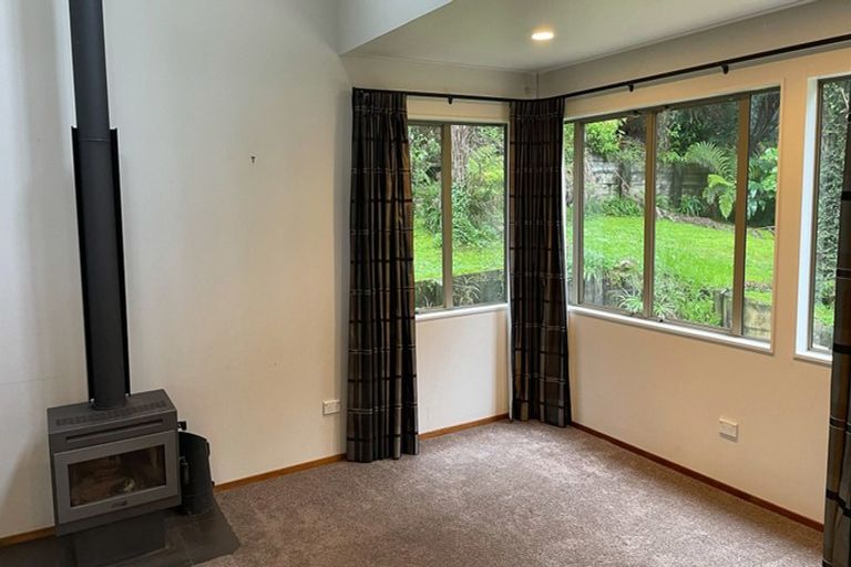 Photo of property in 36 Rimu Road, Oratia, Auckland, 0604