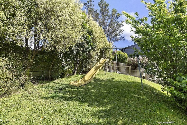 Photo of property in 7 Clifford Road, Johnsonville, Wellington, 6037