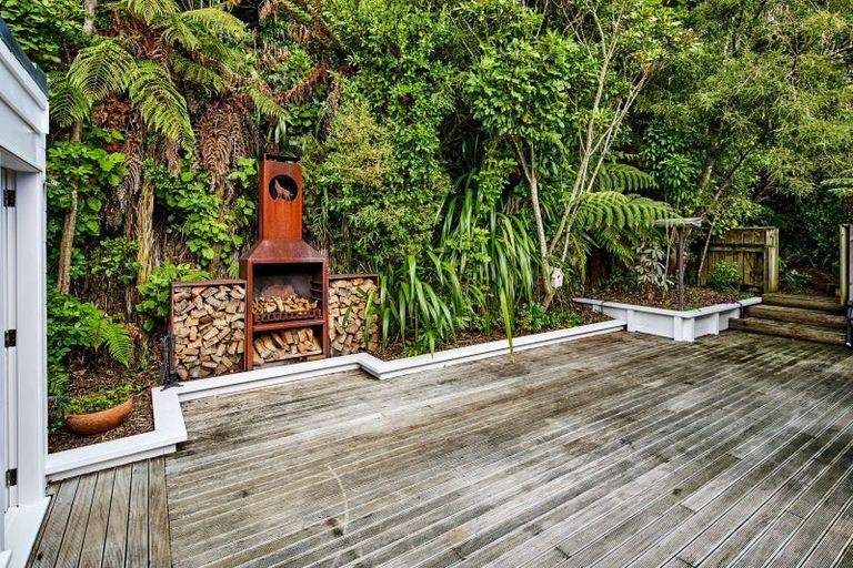 Photo of property in 5 Achilles Close, Tawa, Wellington, 5028