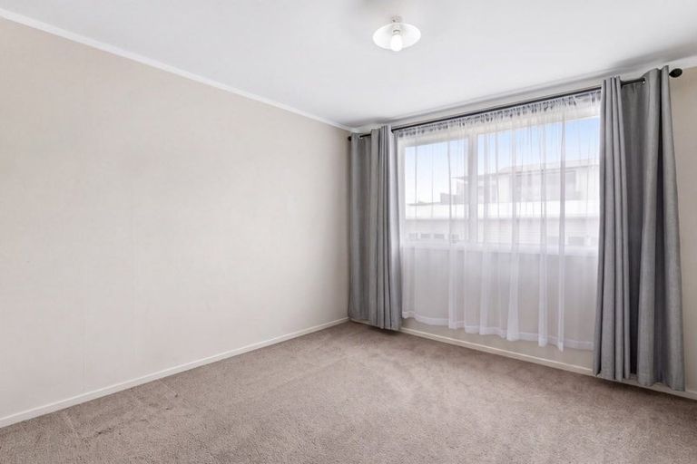 Photo of property in 11 Zita Avenue, Matakatia, Whangaparaoa, 0930