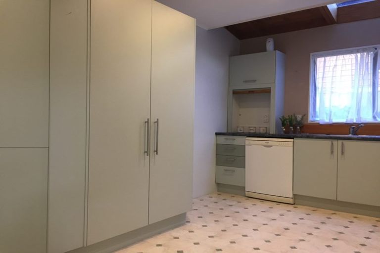 Photo of property in 39a Sturges Road, Henderson, Auckland, 0612