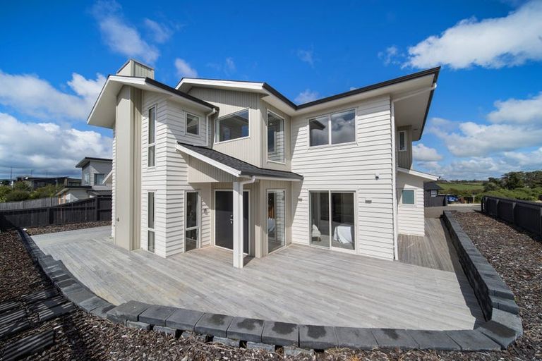 Photo of property in 78 Hayfield Way, Karaka, Papakura, 2113