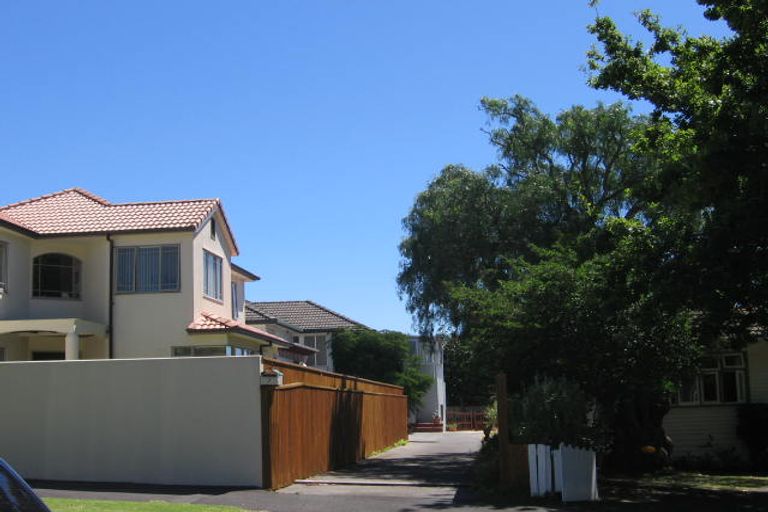 Photo of property in 1/7 Pierce Road, Milford, Auckland, 0620