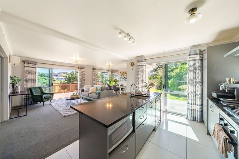 Photo of property in 18 Cresswell Place, Johnsonville, Wellington, 6037