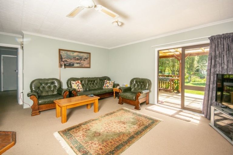 Photo of property in 5820 Kenepuru Road, Waitaria Bay, Picton, 7282