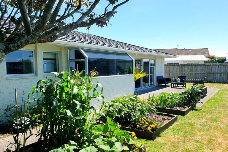 Photo of property in 122 Heta Road, Highlands Park, New Plymouth, 4312