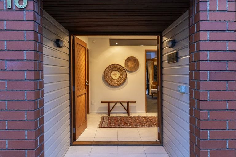 Photo of property in 16 Kent Lodge Avenue, Avonhead, Christchurch, 8042