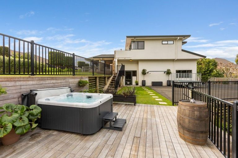 Photo of property in 22 Kinross Drive, Merrilands, New Plymouth, 4312