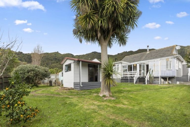 Photo of property in 76 Wilkie Crescent, Naenae, Lower Hutt, 5011