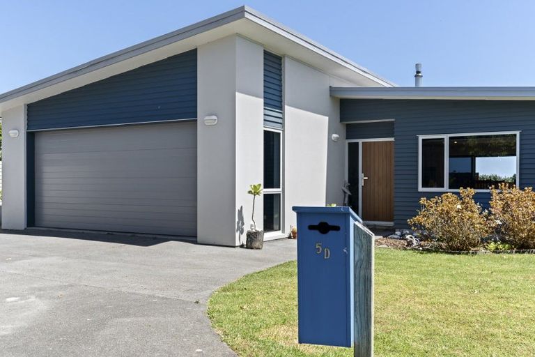 Photo of property in 5d Tui Grove, Oakura, 4314