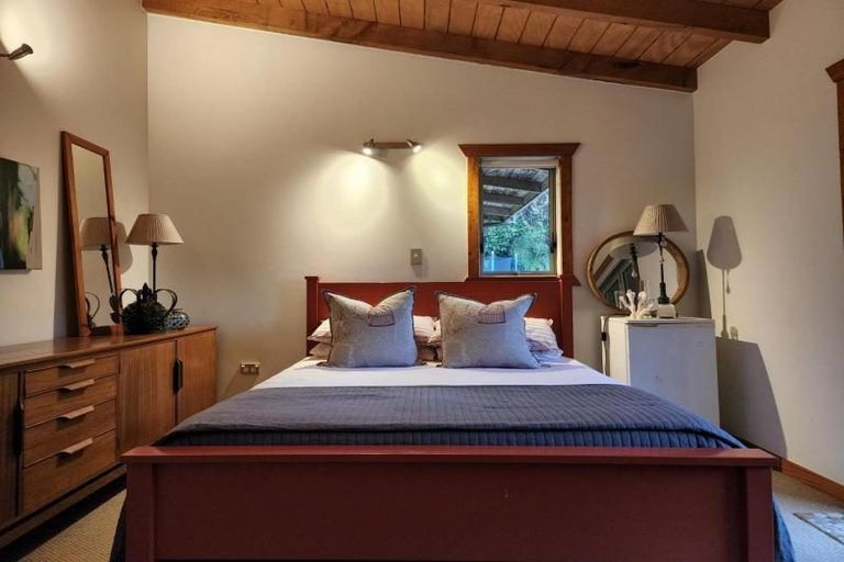 Photo of property in 24 Arden Place, Oakura, 4314