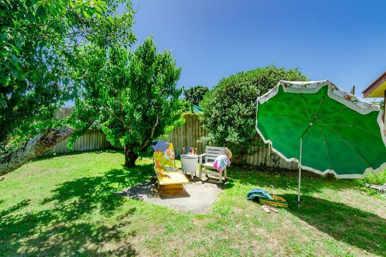 Photo of property in 61 Queens Road, Waikanae Beach, Waikanae, 5036