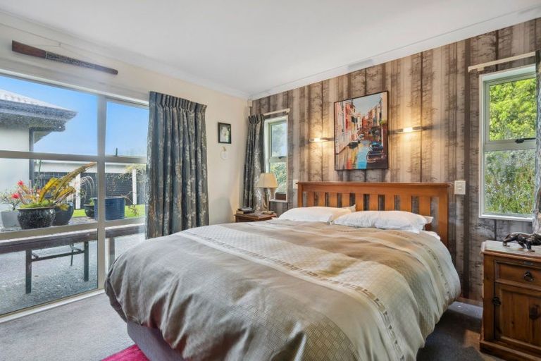 Photo of property in 12 Ruru Place, Levin, 5510