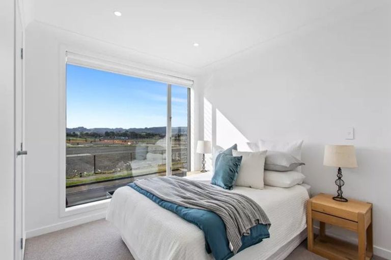 Photo of property in 10 Viridian Avenue, Rosehill, Papakura, 2113