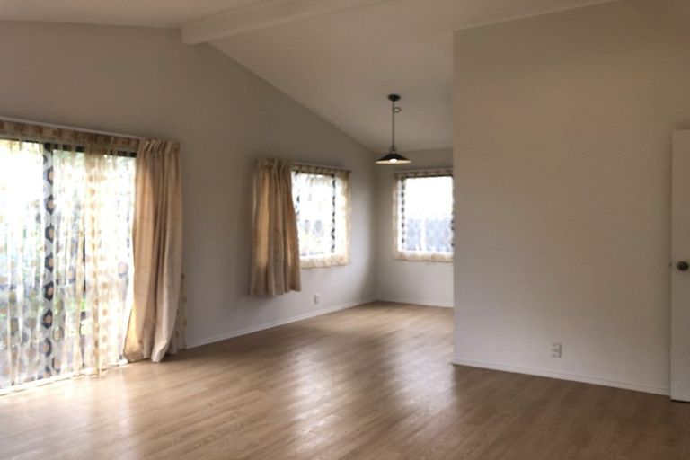 Photo of property in 2/99 Weldene Avenue, Glenfield, Auckland, 0629