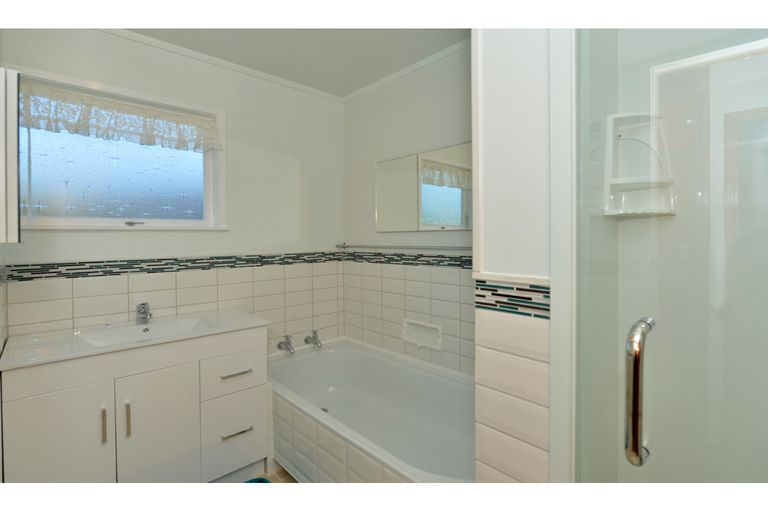 Photo of property in 12 Graham Street, One Tree Point, 0118