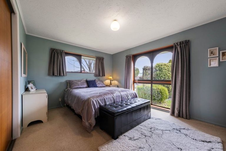 Photo of property in 22 Broadfell Avenue, Avonhead, Christchurch, 8042