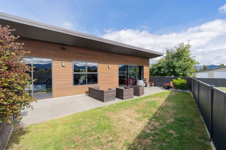 Photo of property in 21 Pop Andrew Drive, Te Anau, 9600