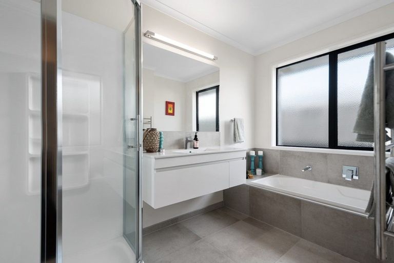 Photo of property in 56 Drabble Crescent, Papamoa Beach, Papamoa, 3118