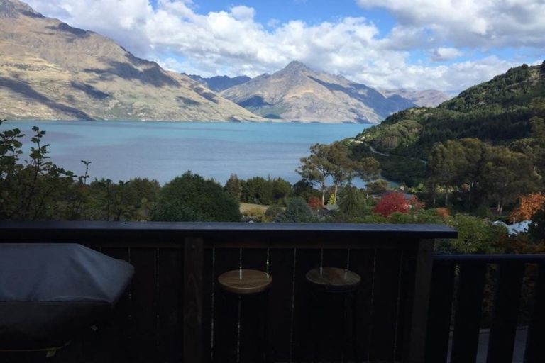 Photo of property in 7 Mckerrow Place, Sunshine Bay, Queenstown, 9300