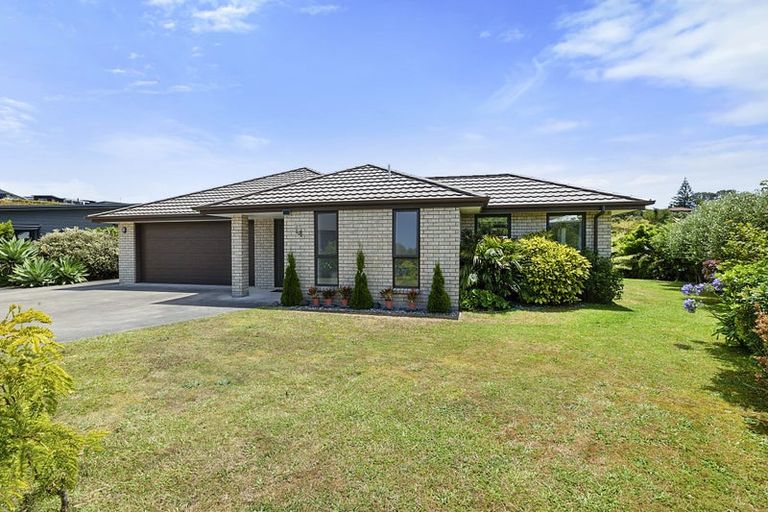 Photo of property in 14 Te Arakete Place, Hurworth, New Plymouth, 4310